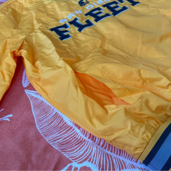 AAF San Diego Fleet V-Neck Pullover - Picture 6 of 9